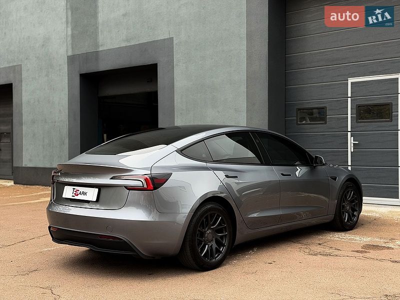 Седан Tesla Model 3 2024 в Києві