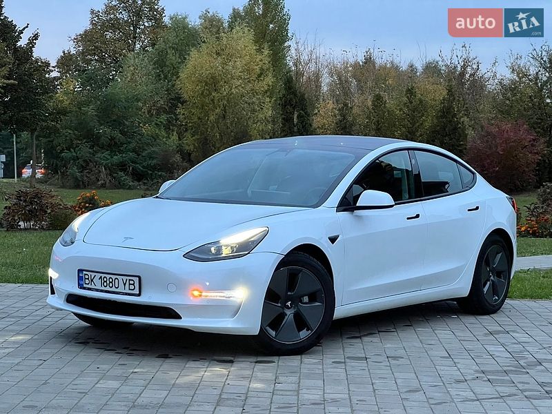 Седан Tesla Model 3 2021 в Луцке