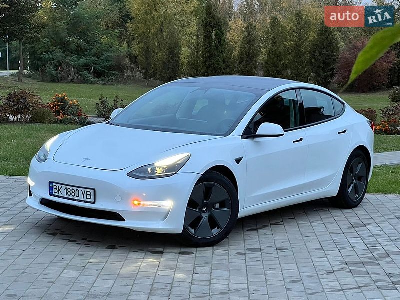 Седан Tesla Model 3 2021 в Луцке