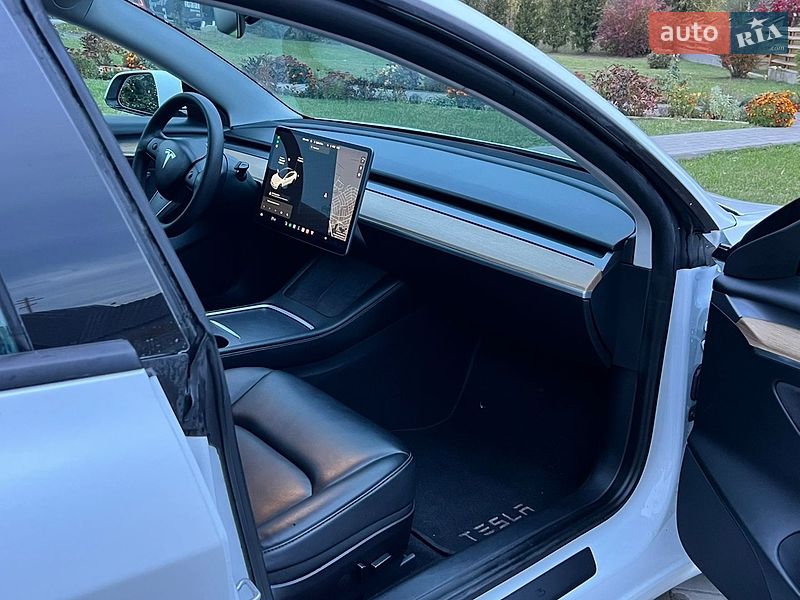 Седан Tesla Model 3 2021 в Луцке
