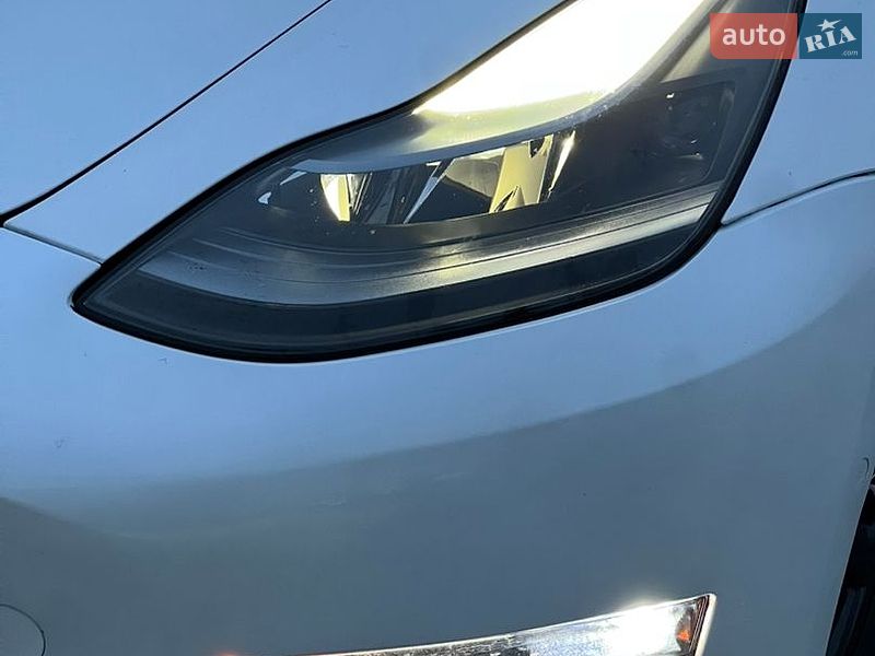 Седан Tesla Model 3 2021 в Луцке