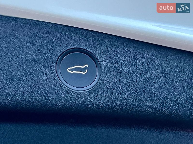 Седан Tesla Model 3 2021 в Луцке