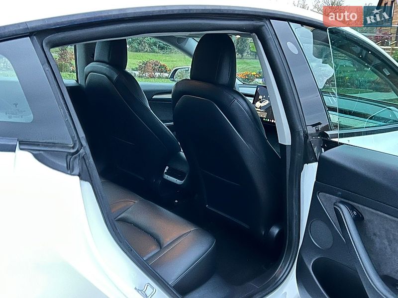 Седан Tesla Model 3 2021 в Луцке