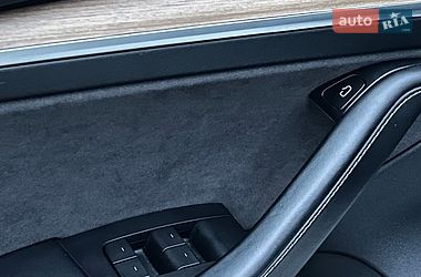 Седан Tesla Model 3 2021 в Луцке