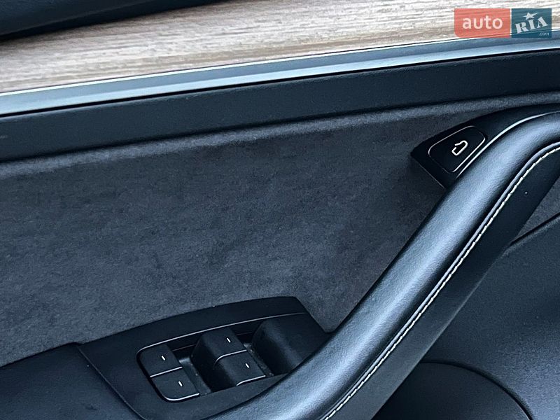 Седан Tesla Model 3 2021 в Луцке