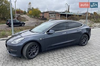 Седан Tesla Model 3 2019 в Львове