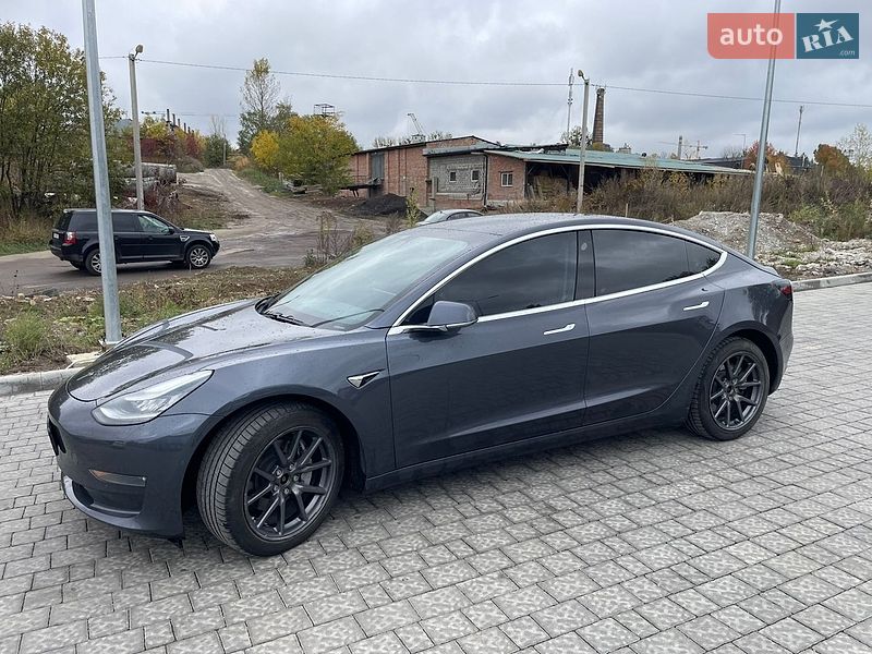 Седан Tesla Model 3 2019 в Львове