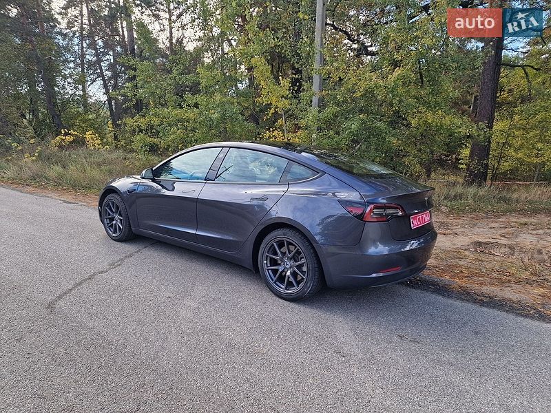 Седан Tesla Model 3 2022 в Киеве