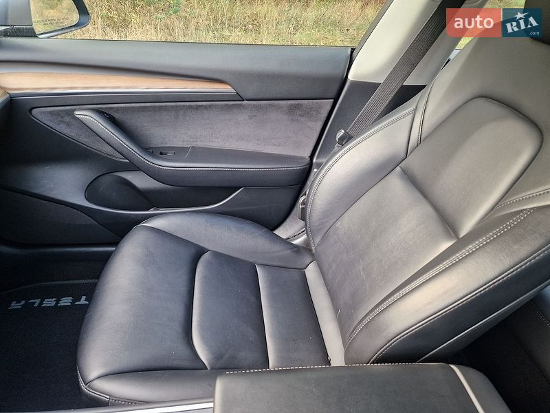 Седан Tesla Model 3 2022 в Киеве