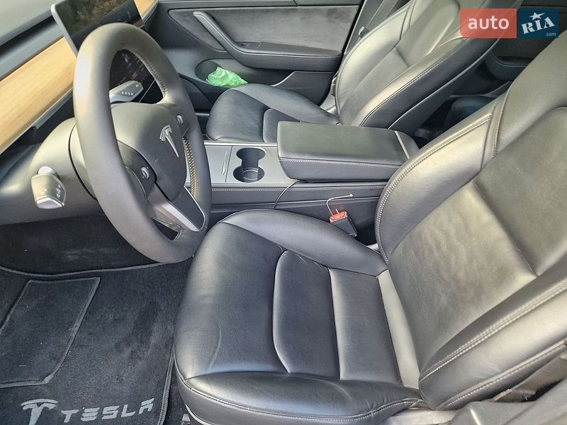 Седан Tesla Model 3 2022 в Киеве