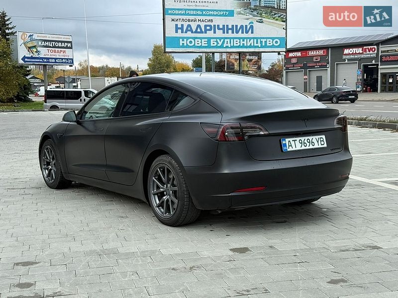 Седан Tesla Model 3 2020 в Ивано-Франковске
