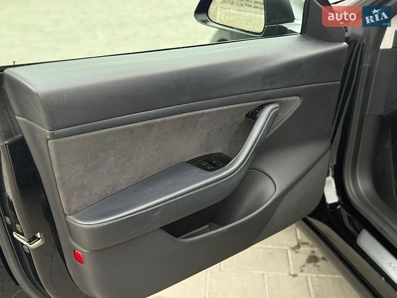 Седан Tesla Model 3 2020 в Ивано-Франковске