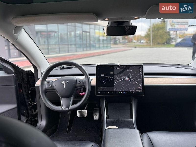 Седан Tesla Model 3 2020 в Ивано-Франковске