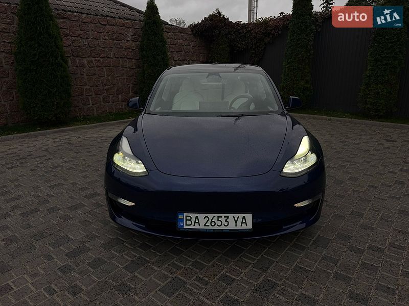 Седан Tesla Model 3 2023 в Кропивницком