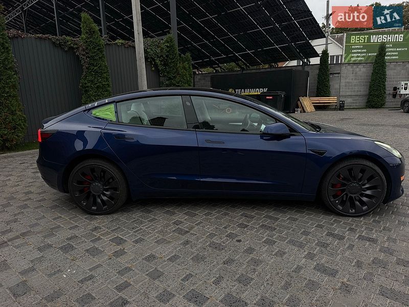 Седан Tesla Model 3 2023 в Кропивницком