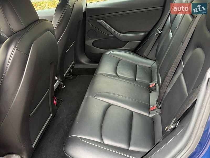 Седан Tesla Model 3 2022 в Сокале