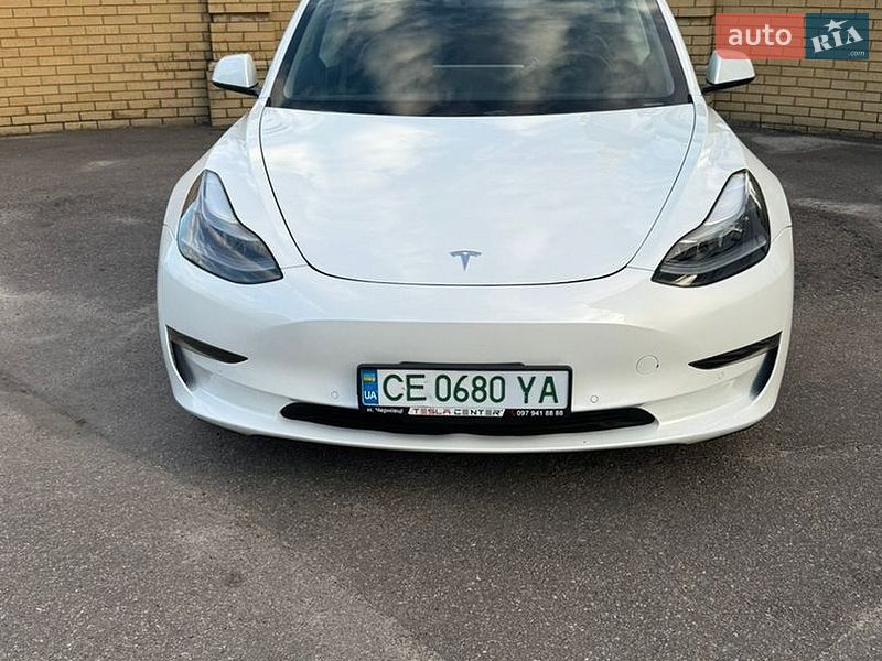 Седан Tesla Model 3 2021 в Киеве