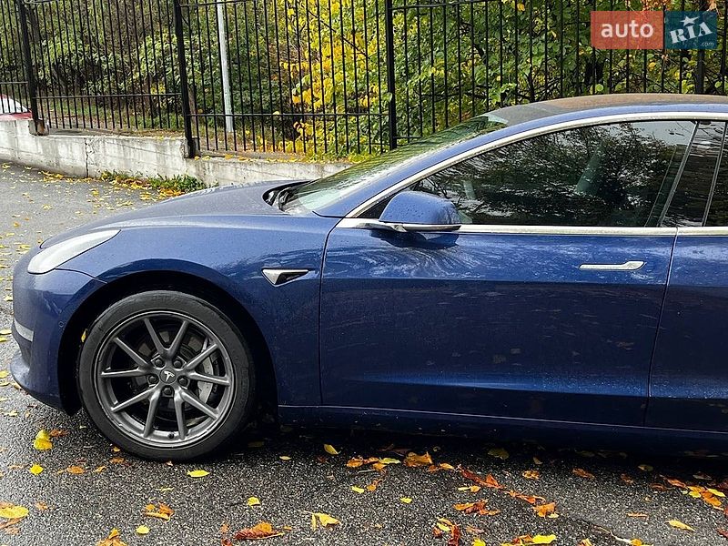 Седан Tesla Model 3 2019 в Киеве
