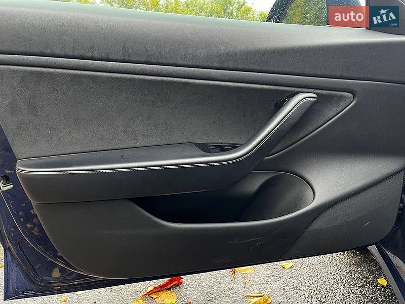 Седан Tesla Model 3 2019 в Киеве