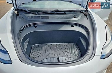 Седан Tesla Model 3 2021 в Львове