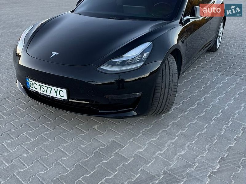 Седан Tesla Model 3 2018 в Львове