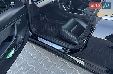 Седан Tesla Model 3 2018 в Львове