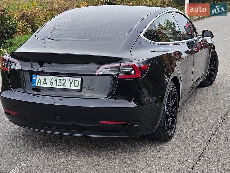Седан Tesla Model 3 2020 в Києві