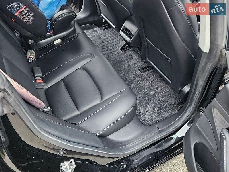 Седан Tesla Model 3 2020 в Києві