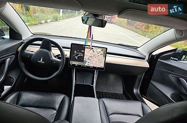 Седан Tesla Model 3 2020 в Києві