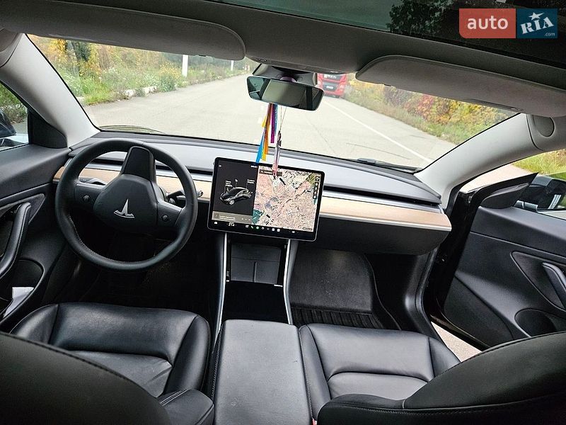 Седан Tesla Model 3 2020 в Києві