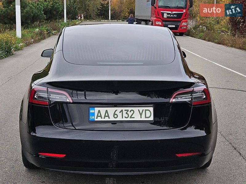 Седан Tesla Model 3 2020 в Києві