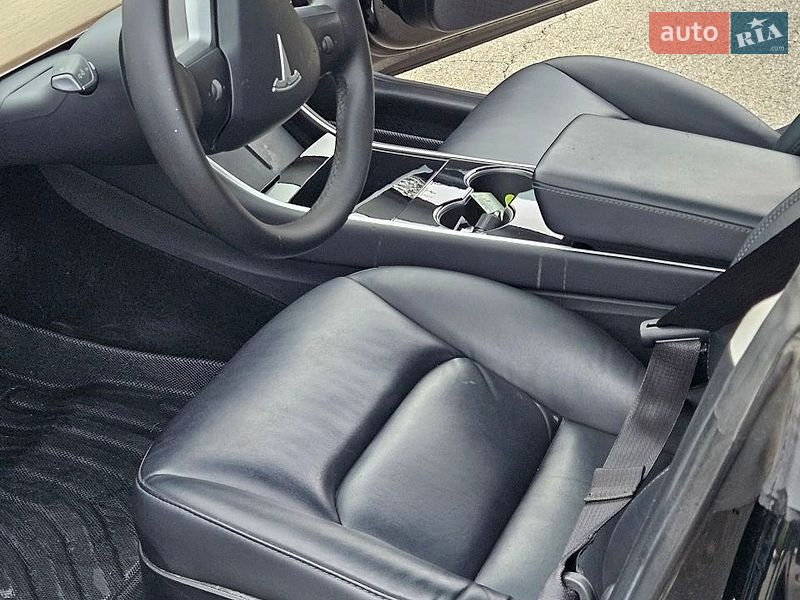 Седан Tesla Model 3 2020 в Києві