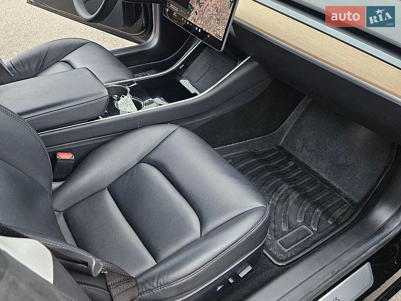 Седан Tesla Model 3 2020 в Києві