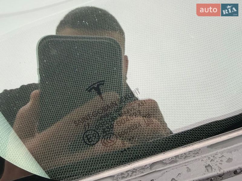 Седан Tesla Model 3 2018 в Львове