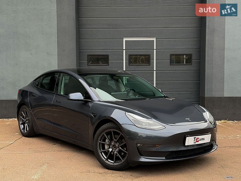 Седан Tesla Model 3 2021 в Києві