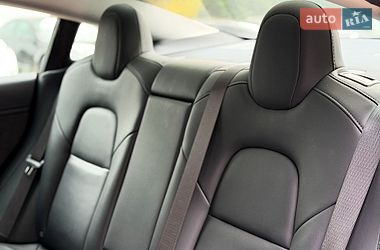 Седан Tesla Model 3 2021 в Києві