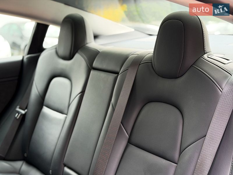 Седан Tesla Model 3 2021 в Києві