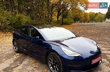 Седан Tesla Model 3 2022 в Львове