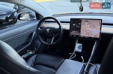 Седан Tesla Model 3 2019 в Львові