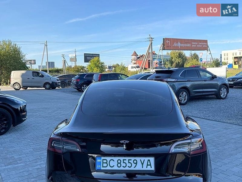 Седан Tesla Model 3 2019 в Львові