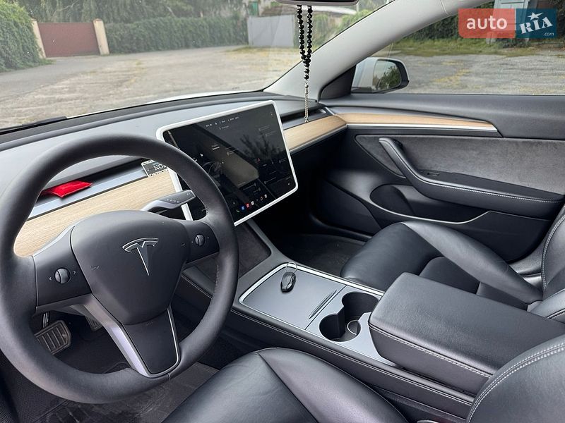 Седан Tesla Model 3 2021 в Дніпрі