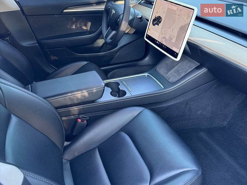 Седан Tesla Model 3 2021 в Дніпрі