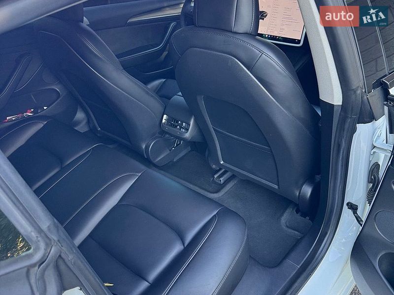 Седан Tesla Model 3 2021 в Дніпрі