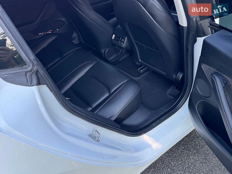 Седан Tesla Model 3 2021 в Дніпрі