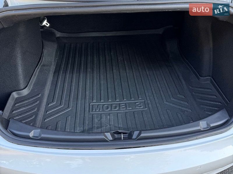 Седан Tesla Model 3 2021 в Дніпрі