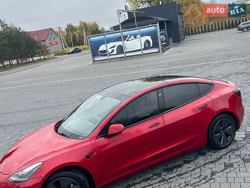 Седан Tesla Model 3 2022 в Самборе