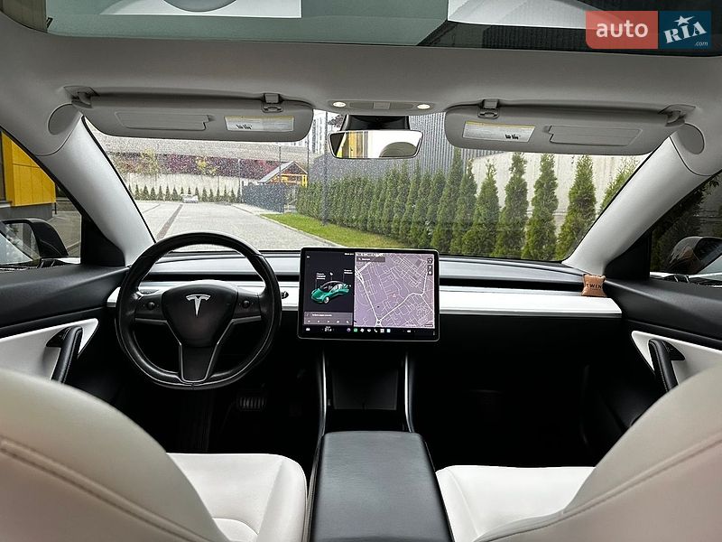 Седан Tesla Model 3 2018 в Львове