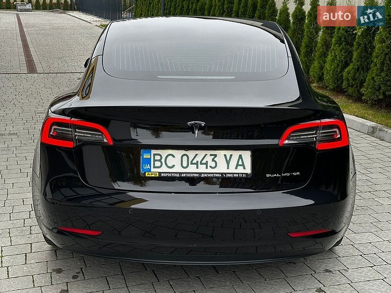 Седан Tesla Model 3 2018 в Львове