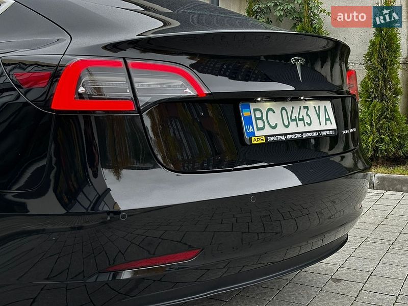 Седан Tesla Model 3 2018 в Львове