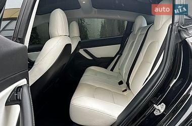 Седан Tesla Model 3 2018 в Львове